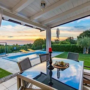 https://villa-parenzana.in-istria.net