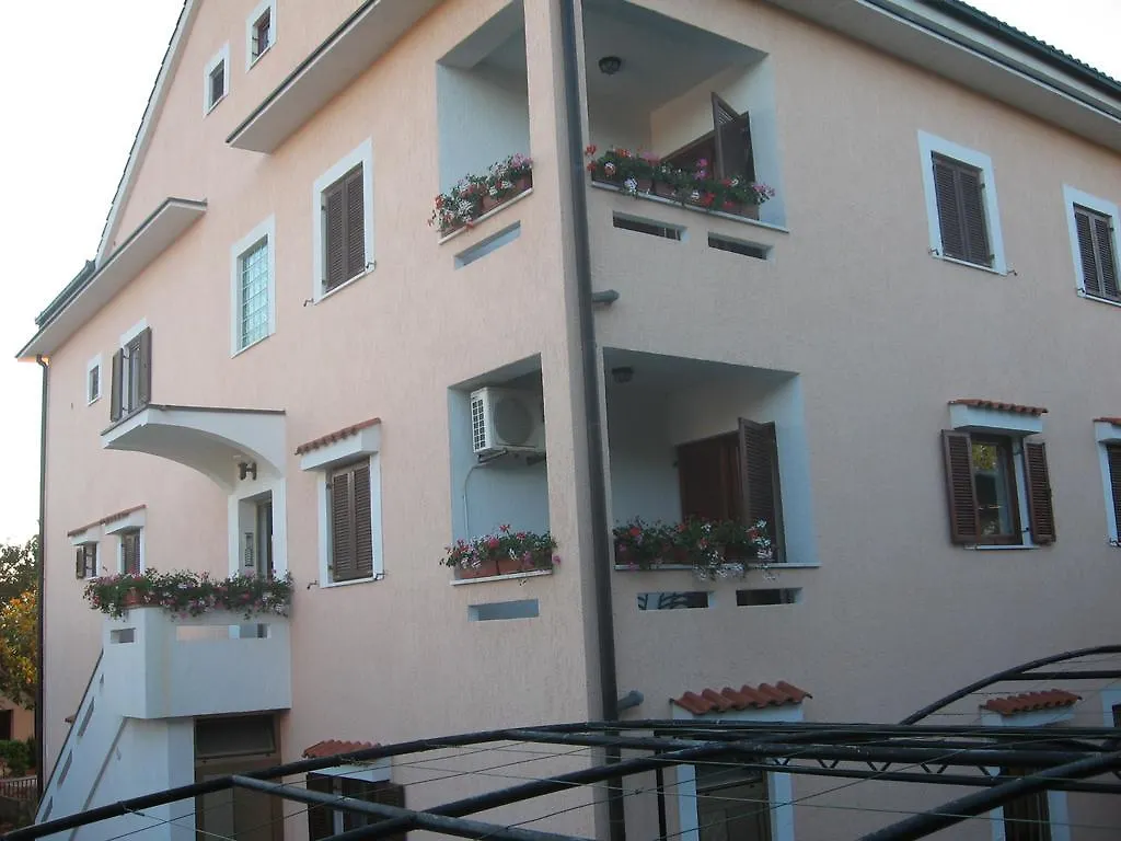 Apartments Lavanda 1 Njivice