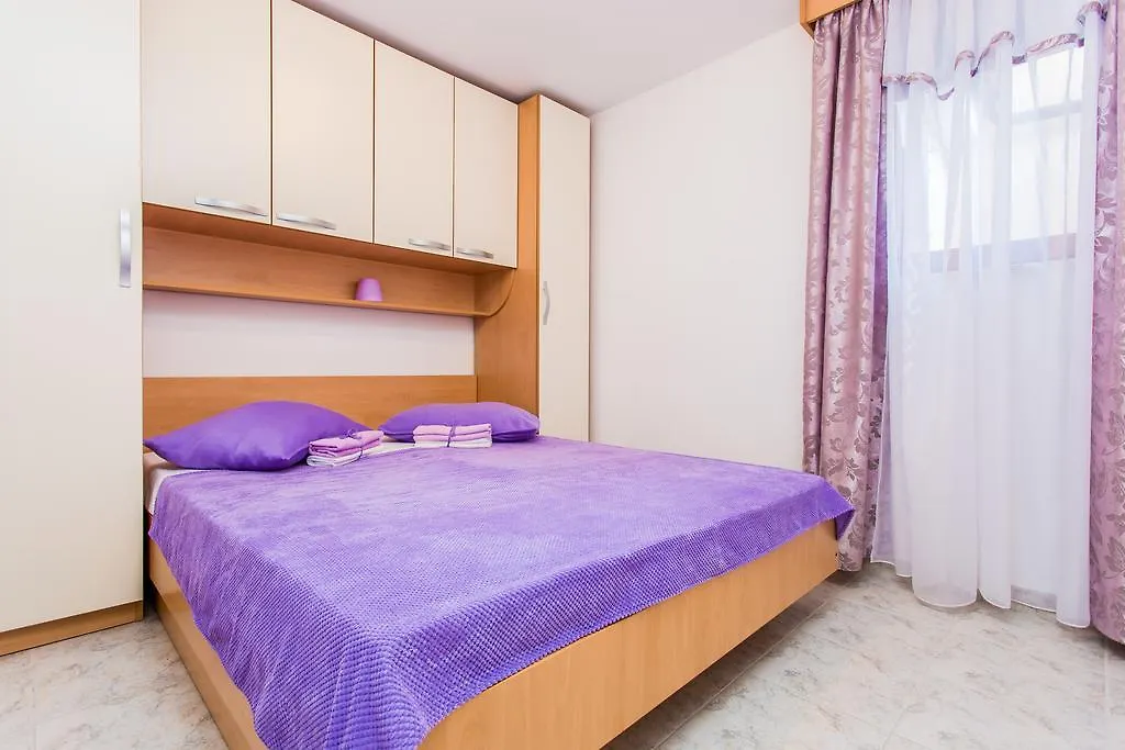 Apartments Lavanda 1 Njivice