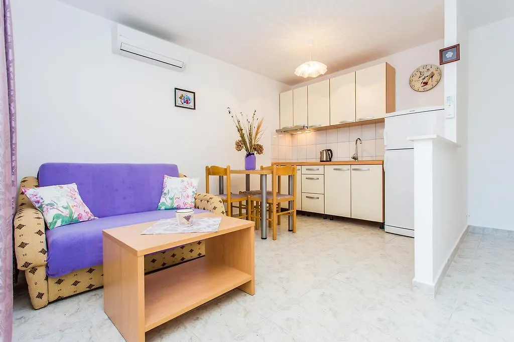 Apartments Lavanda 1 Njivice