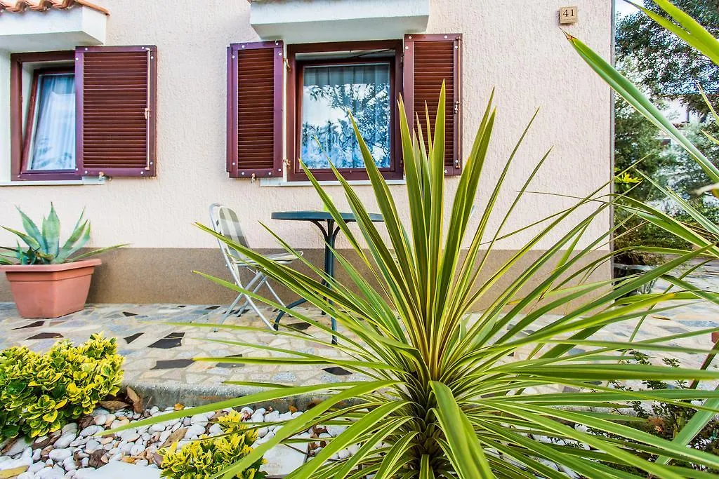 Apartments Lavanda 1 Njivice