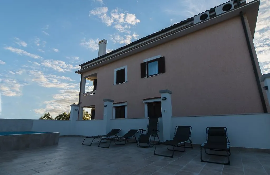 Apartments Lavanda 1 Njivice Croatia